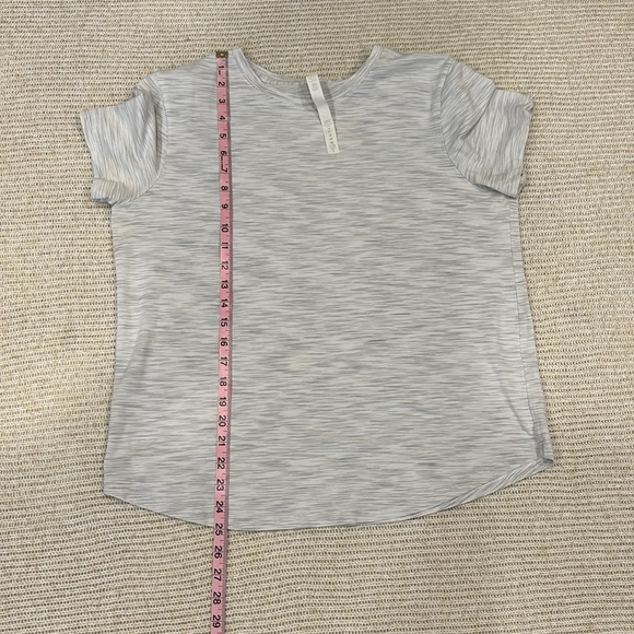 Lululemon Women’s Shirt. Size 12. - Picture 5 of 5